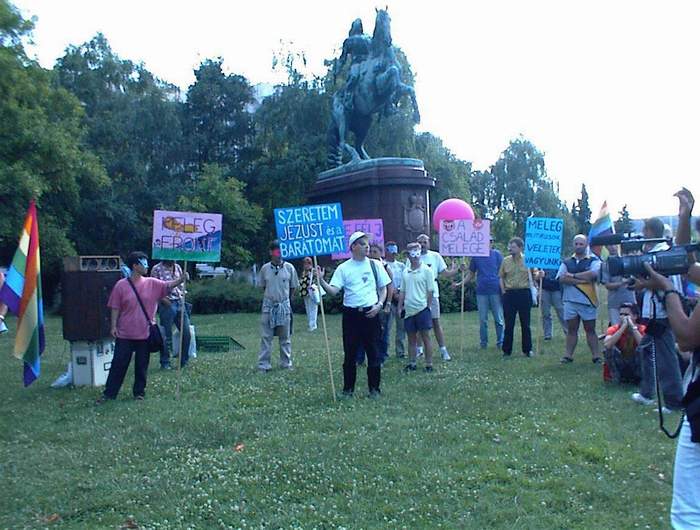 Off with the masks!  demonstration in front of the Parliament building, on 1st July 2000 (the board in the middle: I love Jesus and my boyfriend  photo: www.gay.hu)