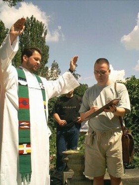 Bertalan Sndor blesses the tomb of Kroly Kertbeny