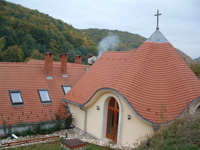 Retreat, October 2003 — The new chapel at Püspökszentlászló village